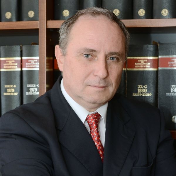 Roque J. Caivano